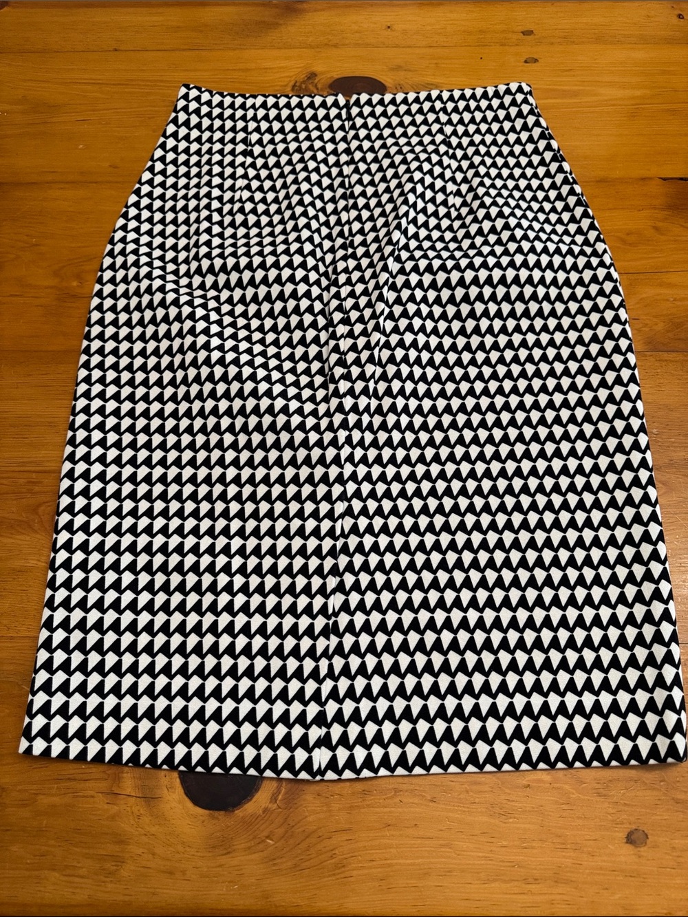 Banana Republic pencil skirt, black and ivory hounds tooth, - Picture 6 of 13